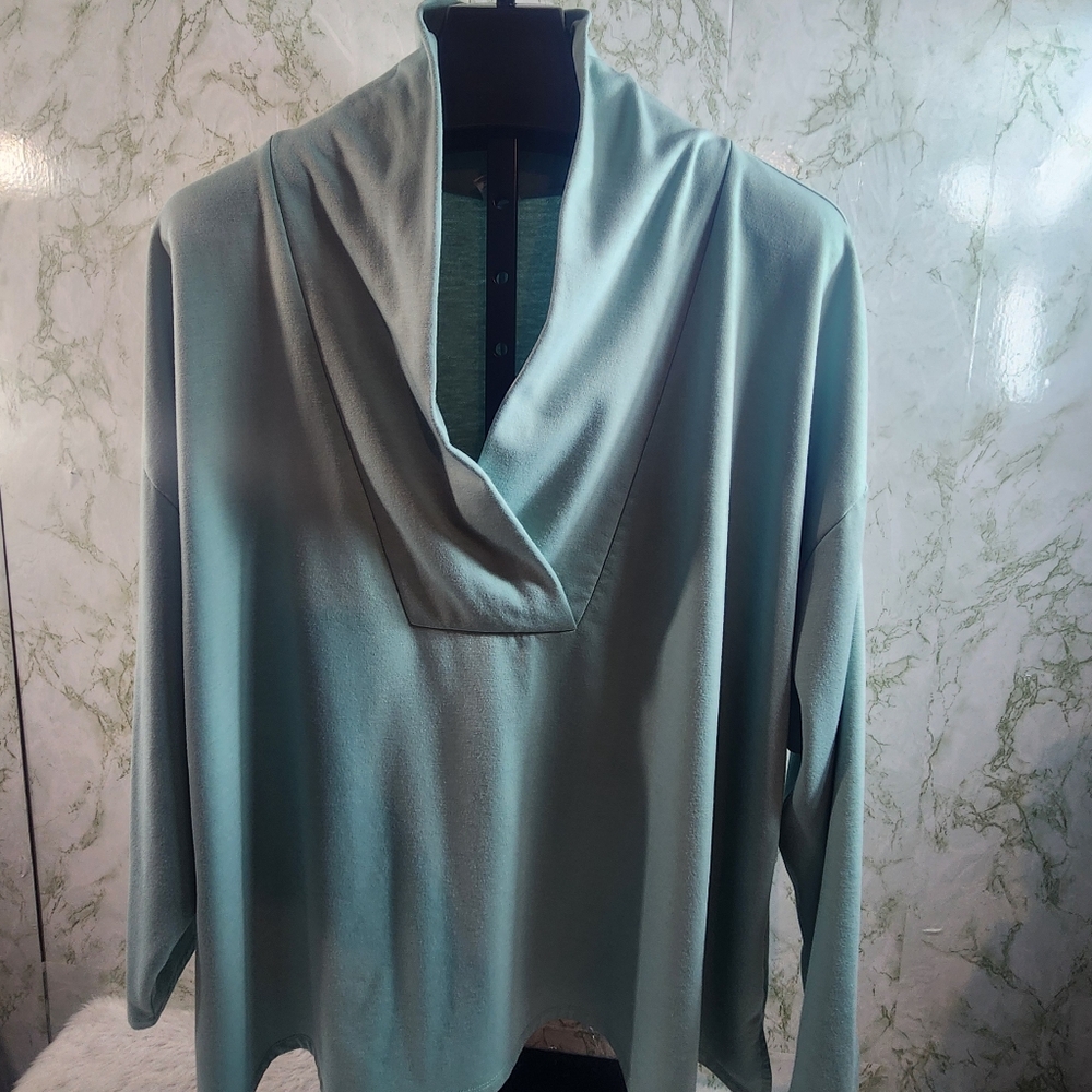 LIVI for Lane Bryant Soft Light Green Vneck Top